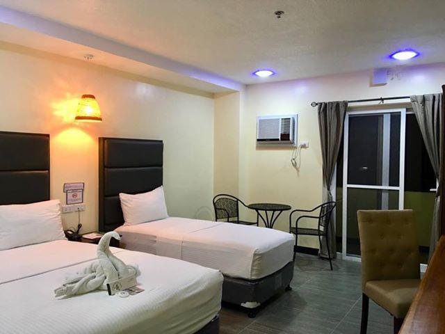 The Ambassador Hotel Tacloban Esterno foto