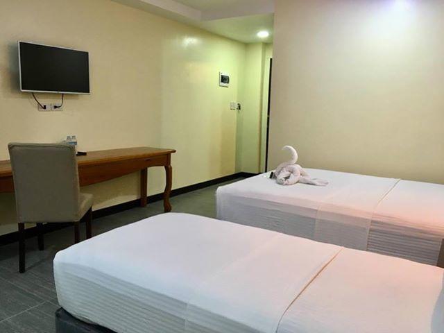 The Ambassador Hotel Tacloban Esterno foto