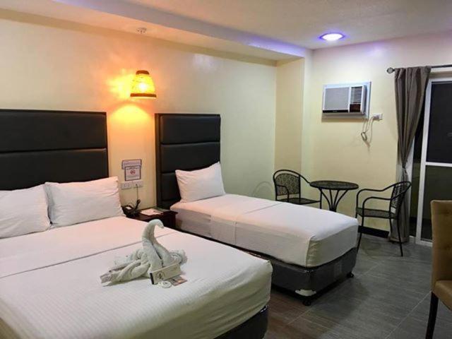 The Ambassador Hotel Tacloban Esterno foto