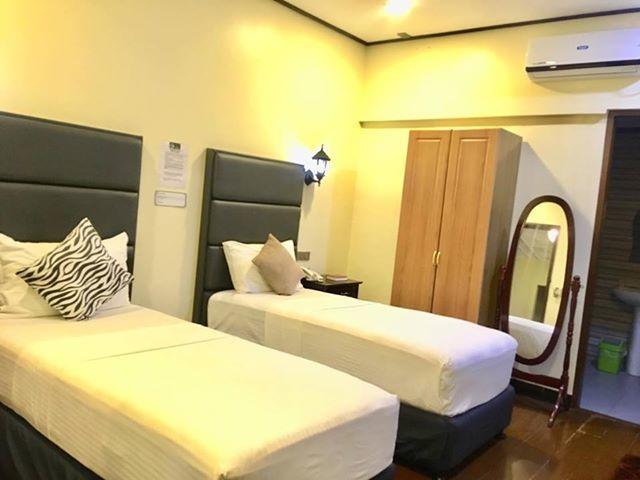 The Ambassador Hotel Tacloban Esterno foto